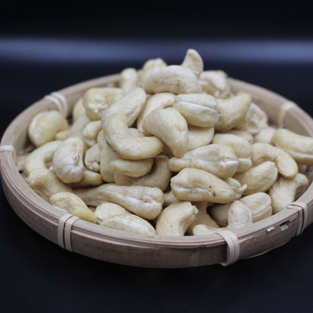 Cashew nuts W240 New Vietnamese goods of high quality packed according to export standards – product photo 4, product detail gallery