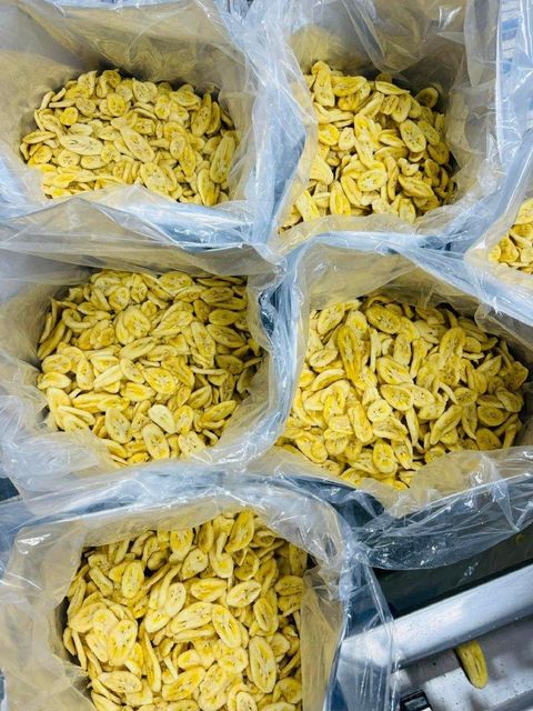 Crispy Dried Banana Packaging 10kg/ box Shelf Life 12 months Brand Name Le Gia Group Material 100% Fresh Banana Drying Process Crispy - Image 4