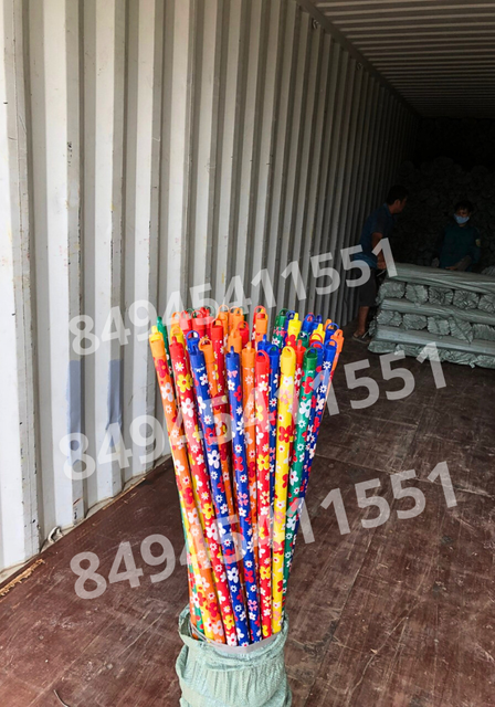 Wooden broom handle Dimensions 120 X 2.2 Cm Material Eucalyptus Wood Surface Treatment Pvc Coated Packaging Quantity 48 Or 50 Pcs Per - Image 3