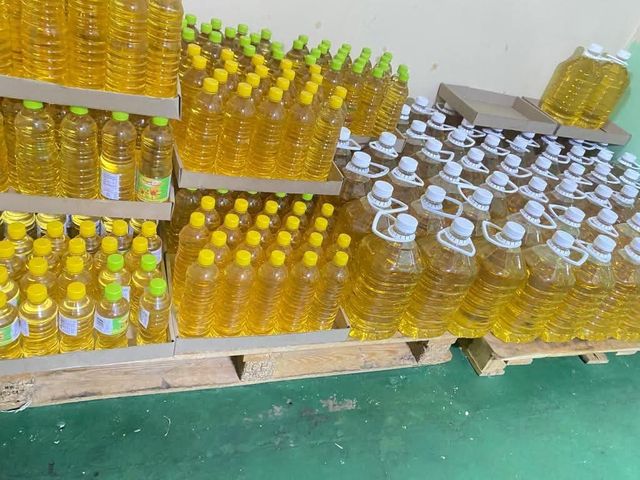 Refined Sunflower Oil Palm Oil CP8 CP10 Vegetable Oil for sale - Image 1