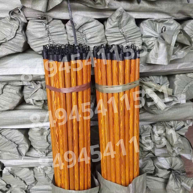 Wooden broom handle Dimensions 120 X 2.2 Cm Material Eucalyptus Wood Surface Treatment Pvc Coated Packaging Quantity 48 Or 50 Pcs Per - Image 2