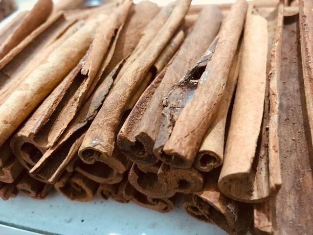 Export-Grade Indonesian Cinnamon Quills & Broken Bark (Cinnamomum Burmannii) - Image 2