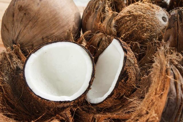 INDIA SEMI HUSKED COCONUT – product photo 1, product detail gallery