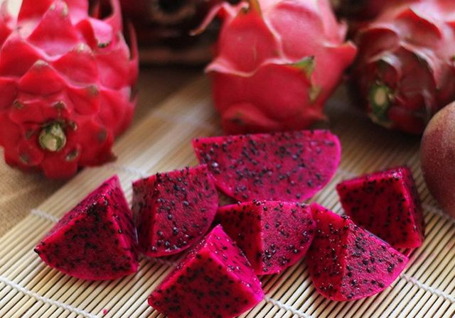 Fresh Red Dragonfruit from Vietnam for the best price to export - VietGAP and GlobalGAP standards in agricultural production - Image 3