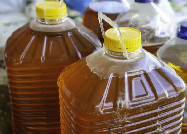 Used Cooking Oil for sale Melting Point 13.75 °c Free Fatty Acids 3 % Max Oxidation Stability 5.0 (min) Moisture And Impurities 0.1 % - Image 2