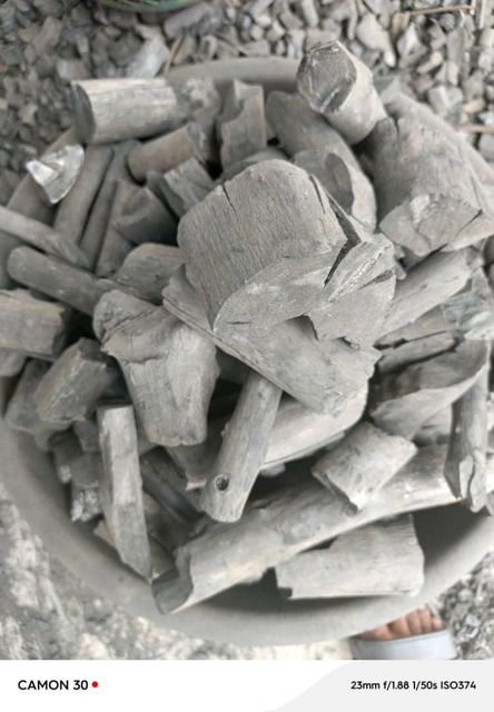 Ayin Hardwood Grade High Packaging 20kg Max. Moisture (%) - Image 4