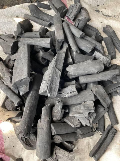 Ayin Hardwood Grade High Packaging 20kg Max. Moisture (%) - Image 1