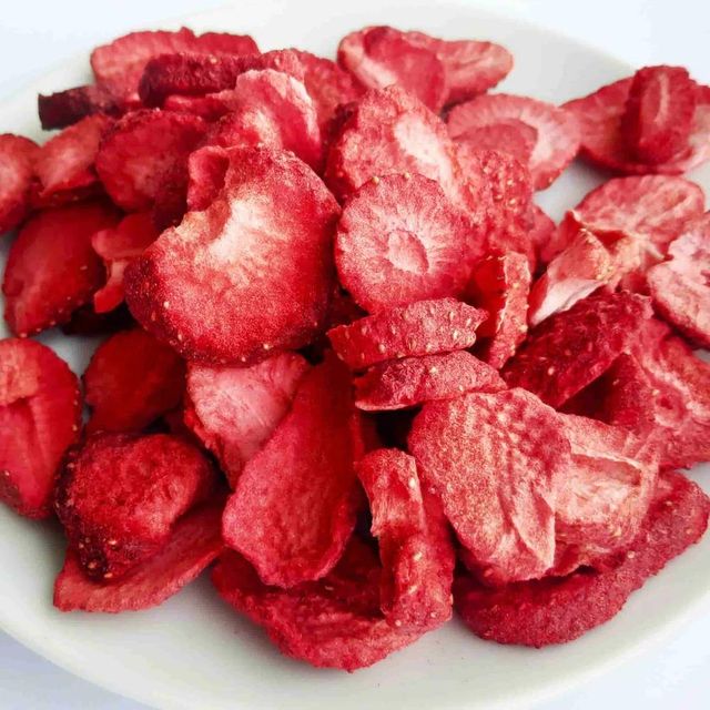 Premium Quality Bulk Supply Natural Sweet Taste Dried strawberries For Food Processing And Export Market Dried strawberries - Image 1
