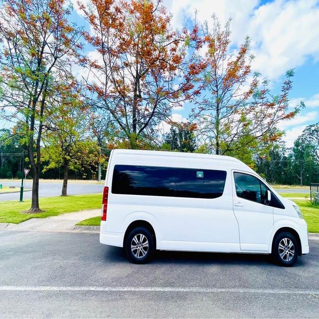 Excellent Quality 2022 Hiace Left Hand Drive Diesel Van Manual Transmission Euro 4 Emission Standard 11-20 Seats - Image 4