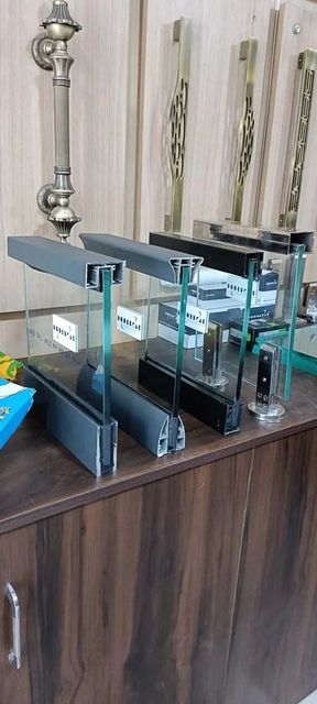 Stainless Steel Glass Railing Thickness 10 mm 20 feet to 40 feet 15 kg Glass Type Toughened - Image 2