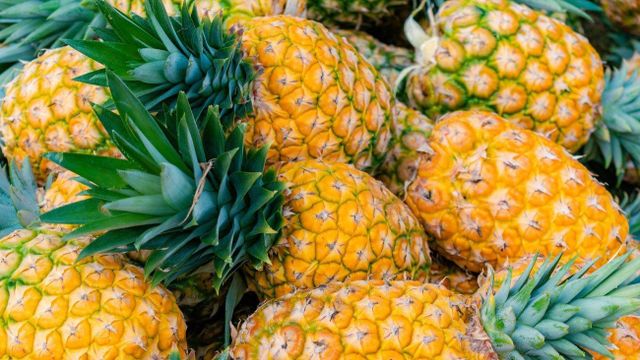 Fresh sunny yellow pineapples - Image 1