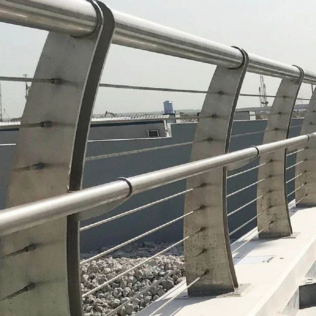 Silver Bar SS Bridge Railings, Wall Design Bar Material SS Color Silver Position Bridge Mounting Type Wall Strength - Image 2