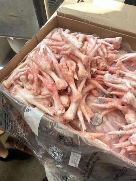Frozen chicken feet Grade Premium Shelf Life 2 YEARS Cut Legs, legs Features Halal, Organic - Image 4