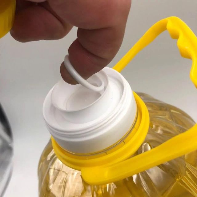 Refined Sunflower Cooking Oil – Wholesale Food Grade | Light & Healthy - Image 2