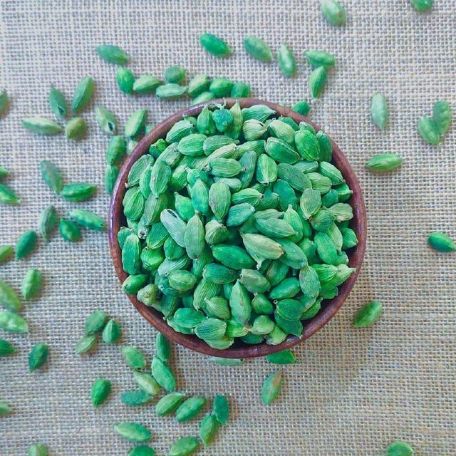 Natural Fresh Green Cardamom Elachi Spice for Wholesale Fast Delivery Bulk Purchase at Cheap Price - Image 3