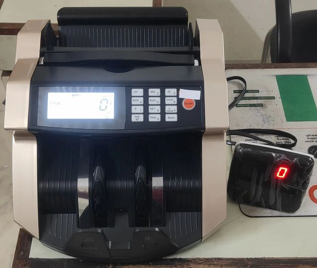 Currency Counting Machines Preset Range Yes Auto Start Stop Yes Detection Features UV Hopper Capacity 200 notes Operating Voltage AC - Image 2