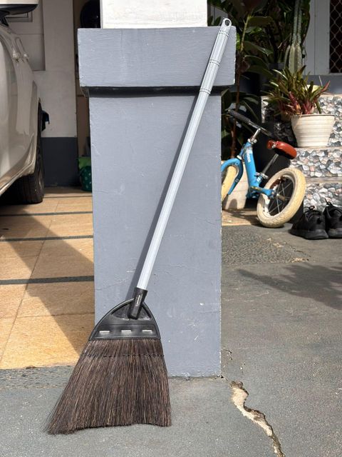 Arenga Fiber Short Broom Packaging Box Grade Top Grade Total Length 77cm Handle Length 55cm Handle Diameter 17mm Broom Head Width - Image 5