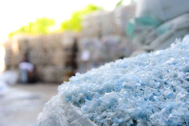 Pet Flakes Hot Washed Transparent Color Recycled Grade From Vietnam Wholesale Best Price & 100% PET Bottle - Image 1