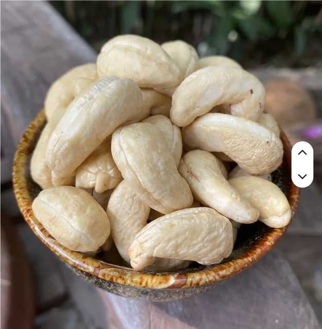 New Crop 100% Natural OEM Service Raw Whole Cashew Nuts W320 Grade a 5kg From Vietnam Manufacturer - Image 1