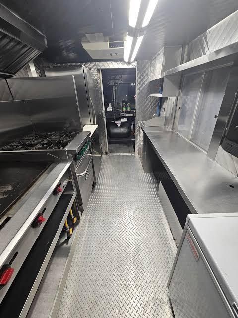 Genuine Mobile Food Truck Fast Food Truck Street Food Truck for Sale at Affordable Best Prices - Image 3