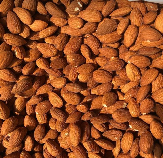Premium Raw Dried Almonds Nuts for sale - Image 3