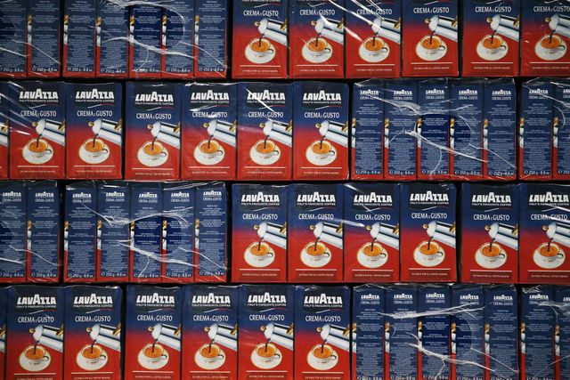 Premium Lavazza coffee beans available for bulk supply with rich flavor - Image 3