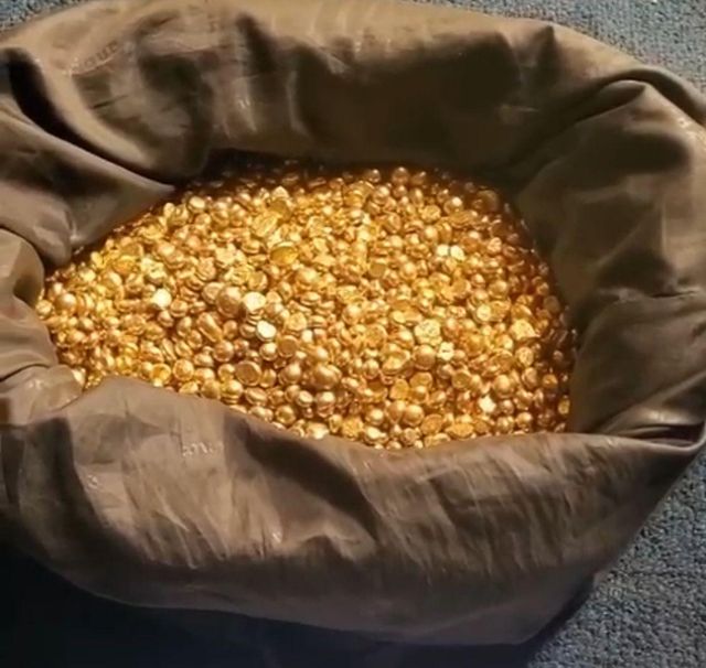 GOLD AVAILABLE IN NAIROBI, KENYA, CIF TO YOUR DESTINATION. We are pleased to offer High Purity Gold Bars and Gold Nuggets available in Nairobi, Kenya for international export. Our gold is sourced through reliable channels and supplied under secure and transparent procedures. We provide competitive CIF prices to your destination with safe worldwide delivery and professional export handling. Kindly share your required quantity and destination country/port for our best CIF quotation and transaction terms. - Image 3