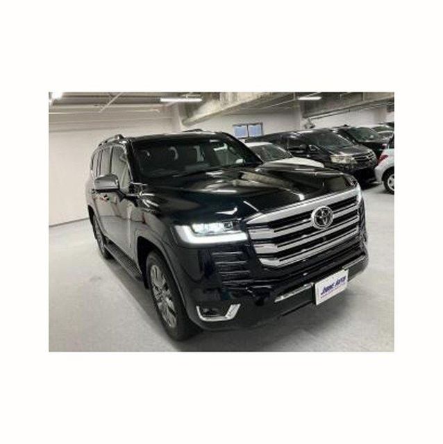 Toyota Land Cruiser Prado luxury SUV with powerful engine, advanced 4x4 capability, premium interior comfort and modern safety technology, reliable off road vehicle designed for long distance travel, family driving and adventure in tough terrain - Image 1