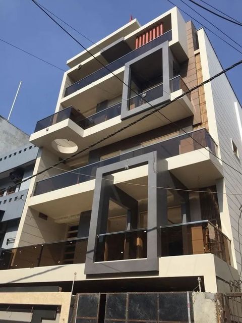 SS 304 Top Mount Post System Glass Railing for Balcony Finish SS Matt Application Balcony Material Grade SS 304 Mounting Type Top - Image 1