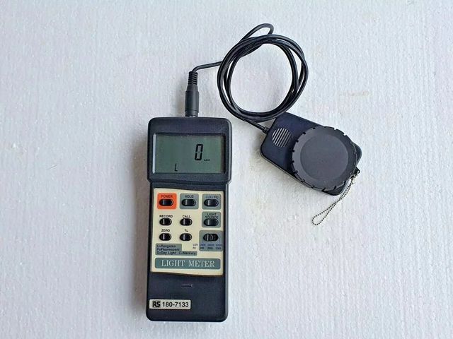 Light Meter Lux Meter Brand RS Resolution 0.1 Lux Lux Range 40000 Lux Display Digital LCD Measuring Range 0 - 20000 - Image 1
