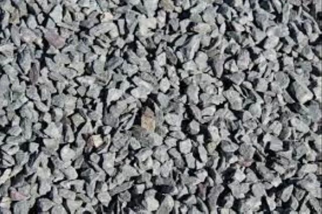 Crushed Stone , Form Chips Color Gray Stone Type Solid Country of Origin Made in India Usage/Application Building - Image 1