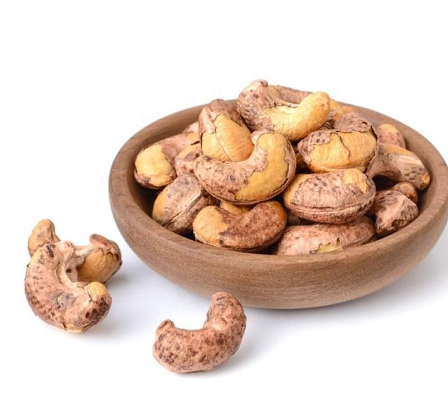 Premium Quality Crunchy Salted Roasted Cashews W240 500g Raw Processed from Vietnam Common Cultivation Type Packed in Pet Jar - Image 3