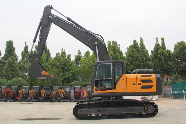 23 Ton Crawler Exavator, for Heavy-Duty projects, Earthmoving - Image 2