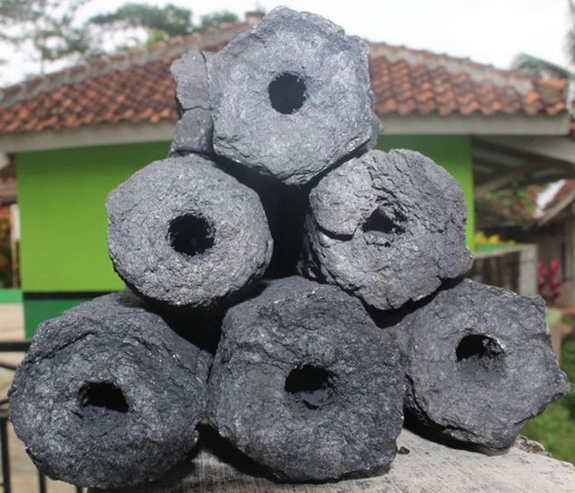 Pure Quality Hard Wood Charcoal Coconut Shell Charcoal Briquette - Image 3