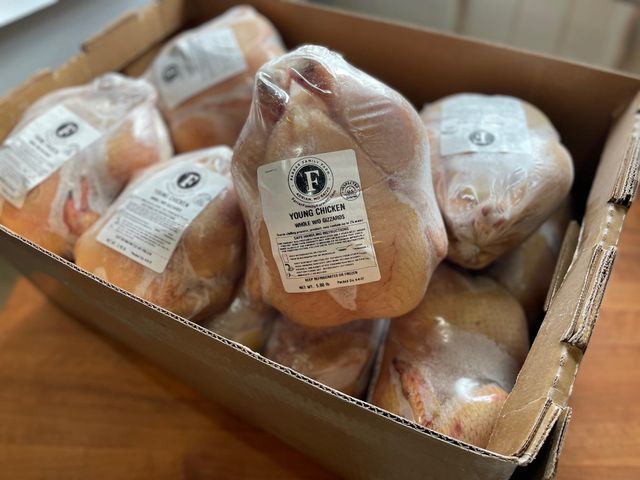 Halal Whole Chicken Frozen Chicken Body IQF 10kg Premium Quality Vacuum Pack Wholesale Price Fast Delivery - Image 3