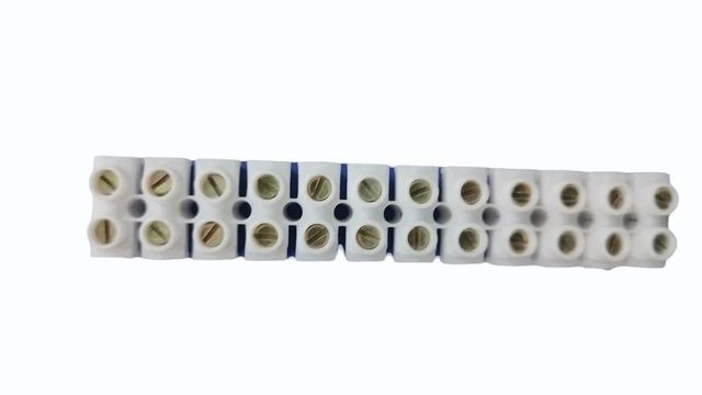 PVC 10a 12 Way Connector Strips Brand Isi Material PVC Color Off White No. Of Way 12 Way Current Rating 10A Voltage Rating 220 - Image 1