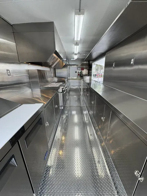 Affordable Mobile Food Truck Customized low price high performance fast delivery Mobile Food Truck for Export Worldwide - Image 4