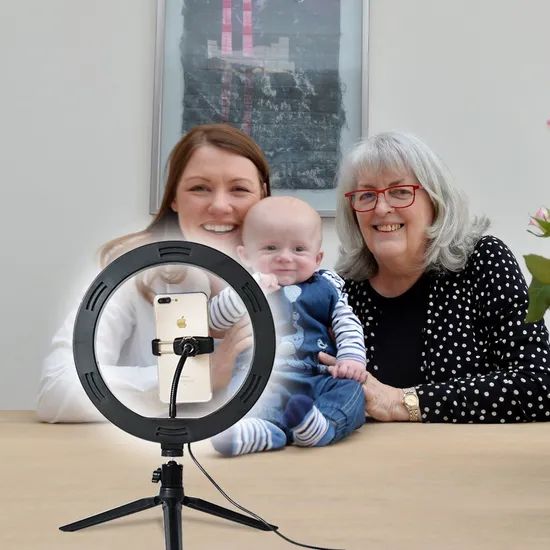 10 Inch 26cm Selfie LED Ring Light Desk Ring Light with Tripod Stand - Image 1