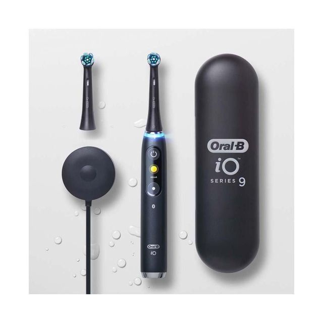 Oral-B iO10 with smart pressure sensor and real-time feedback - Image 1
