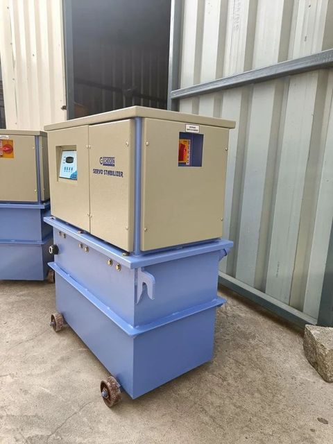 Three Phase ECHOGEN 15 Kva Oil Cooled Servo Stabilizer Phase Three Phase Power Rating 15 Kva Load capacity 20 KVA Stabilizer Bypass - Image 4