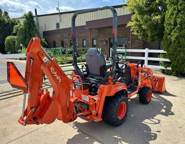 Mini Kubota Bx23s 4WD Tractor LA230 Compact Utility Farm Crawler Loader Agricultural Maneuvering Machine Digital - Image 6
