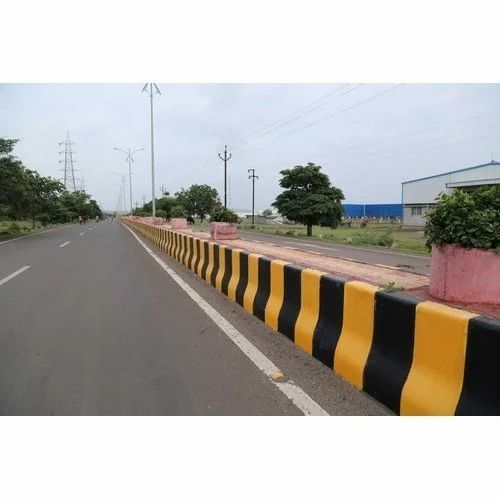 Road divider, Packaging Type: BOPP Bags Size as per standard Width as per standard Length as per standard Height as per - Image 2