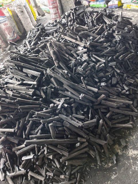 mangrove wood charcoal Form Other Length 8 Inch Shape Stick Shape Weight > 10 kg to 25 kg Area of Application Other Delivery Form IBC Container - Image 3