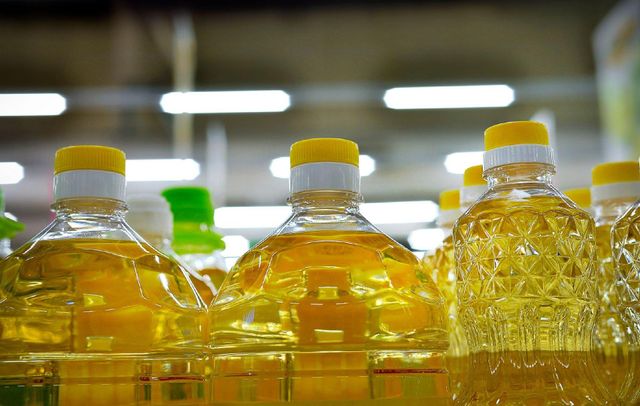 Edible Vegetable Oils Fat Content > 60 % - 70 % Delivery Form Barrel, Jar, Packet Degree of Processing Refined, Unrefined - Image 1