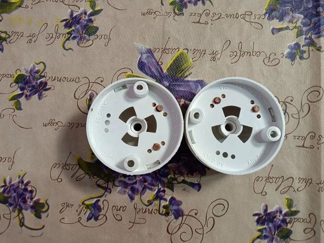 Plastic White PVC Ceiling Rose Color White Finish Neat Current Rating 6A Circuit Type 1 Way Number of Module 1 Module Wiring Security Secure - Image 2