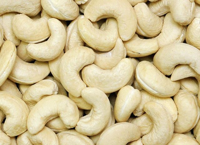 Vietnamse Cashew Nuts W320 W240 and other types Exporter Fresh Cashew Nuts From Vietnam packaged cashew nuts - Image 4