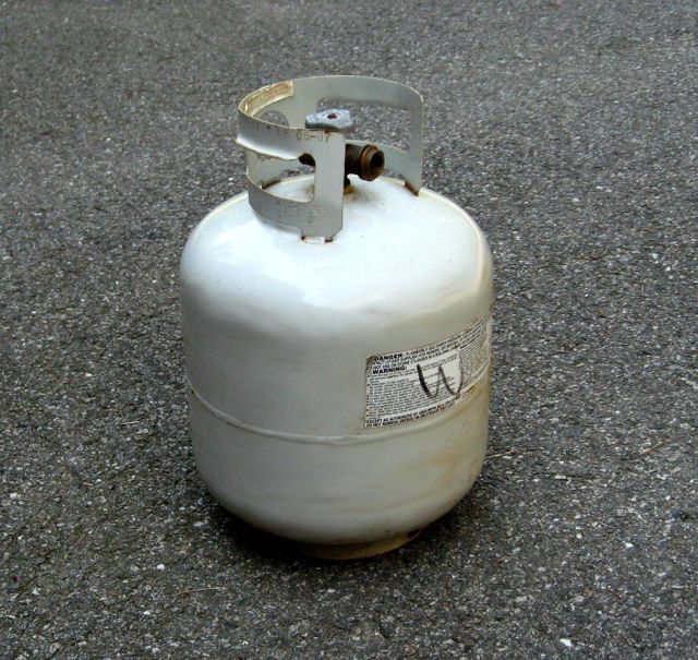 High Quality Propane Cylinder Tank 10lb Compact Design Perfect For Camping Stove Heater And Outdoor Adventure Cooking Needs - Image 6