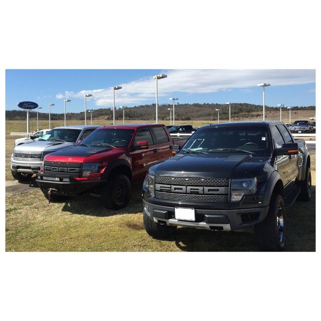 Ford F-150 high performance pickup truck with advanced engineering strong body frame powerful engine options smooth driving experience modern interior design and excellent off road capability for all terrains - Image 3