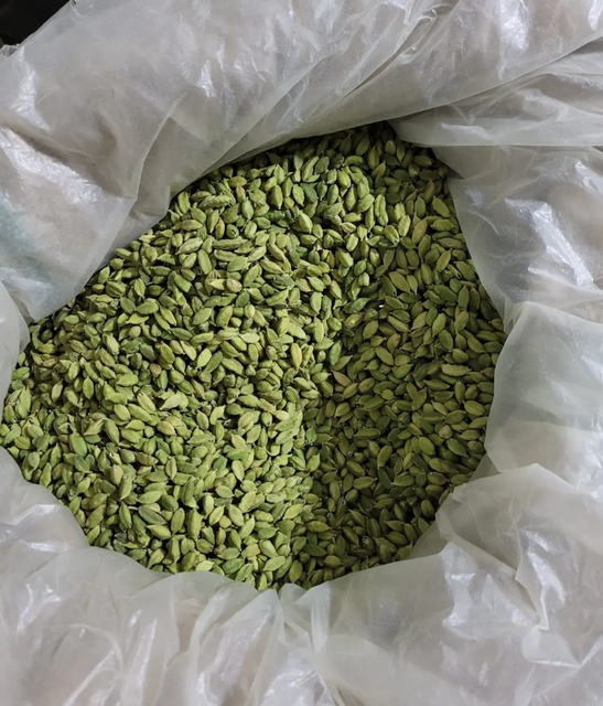 Reliable Supply Green Cardomom Pods Exceptional Aroma Export Quality Vibrant Green Cardamom Spices 7mm-9mm - Image 2