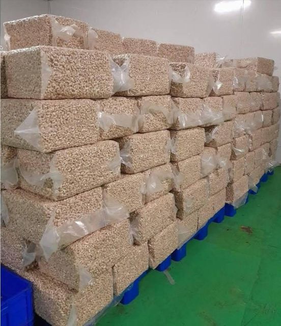 Cashew Nuts Product Type Nuts Production Stability Stable Price Per Metric Ton Usd 4100 Logistics Reliability Dependable - Image 1